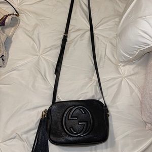Black Gucci small soho disco bag.